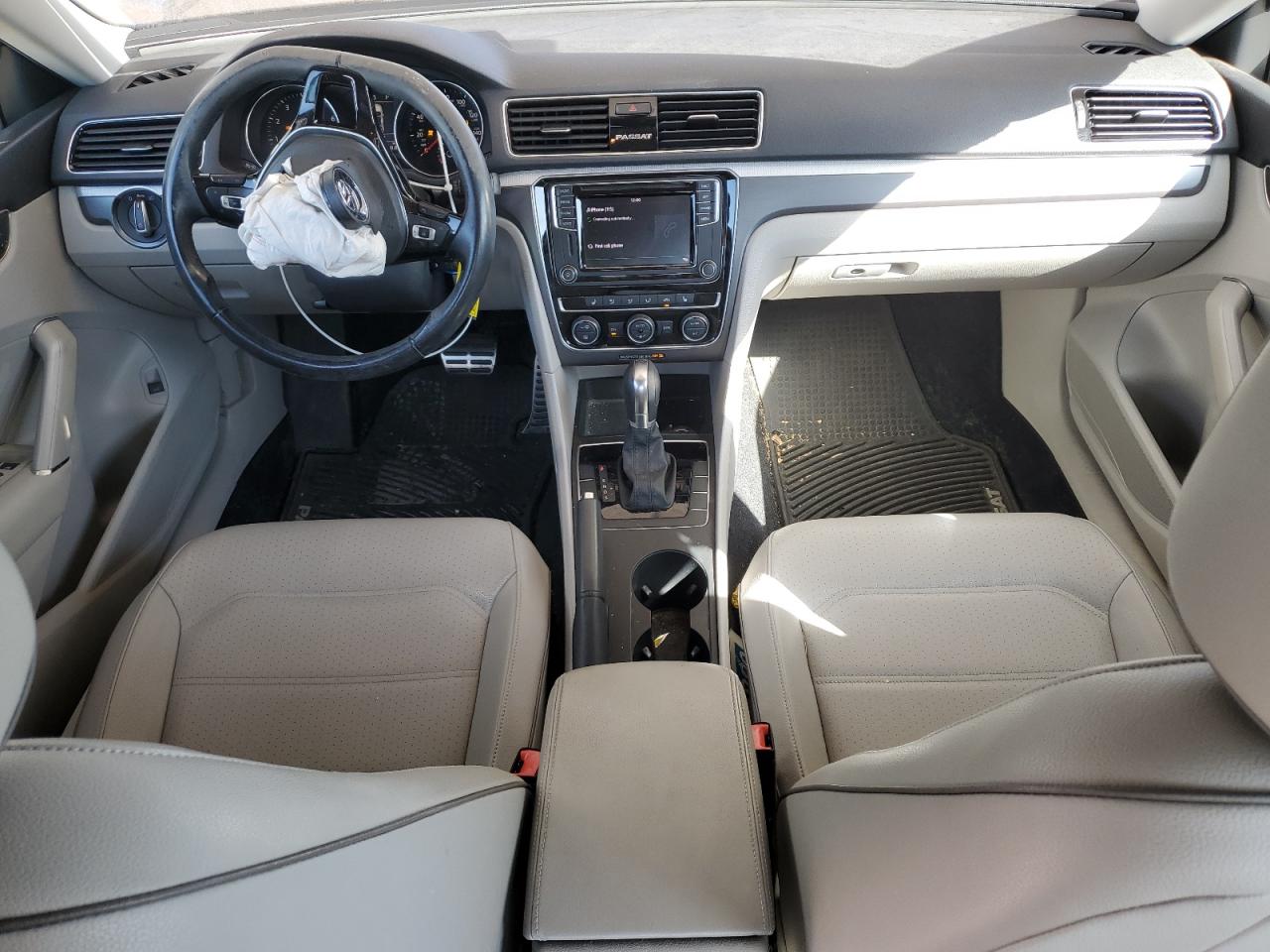 2018 Volkswagen Passat - Image 8