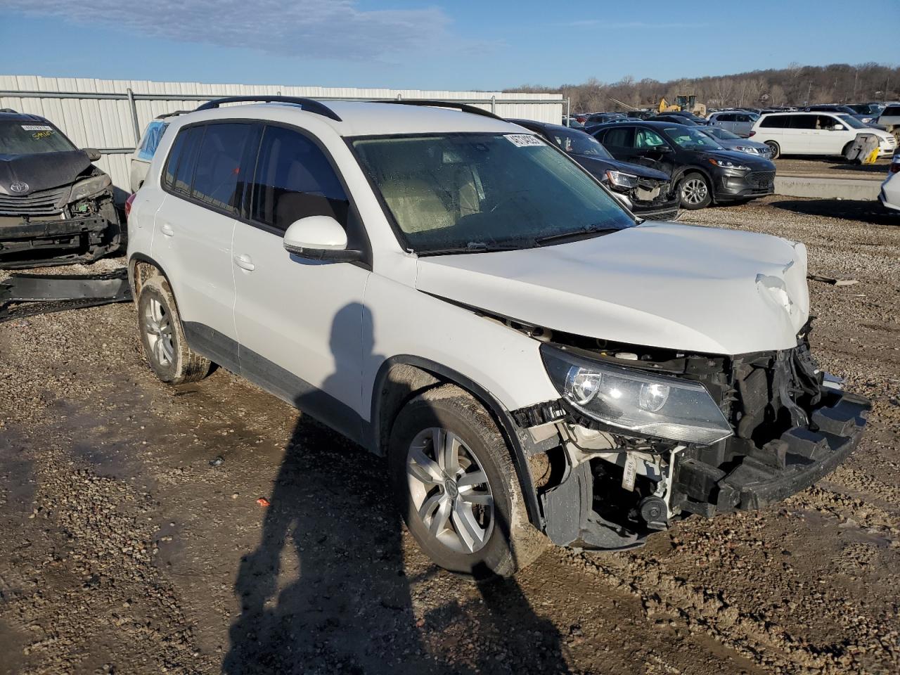 2017 Volkswagen Tiguan - Image 4