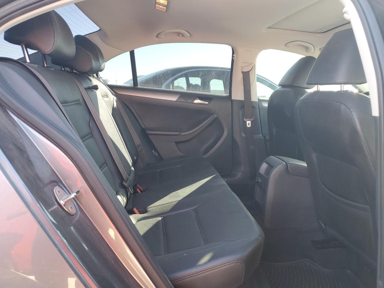 2015 Volkswagen Jetta - Image 10