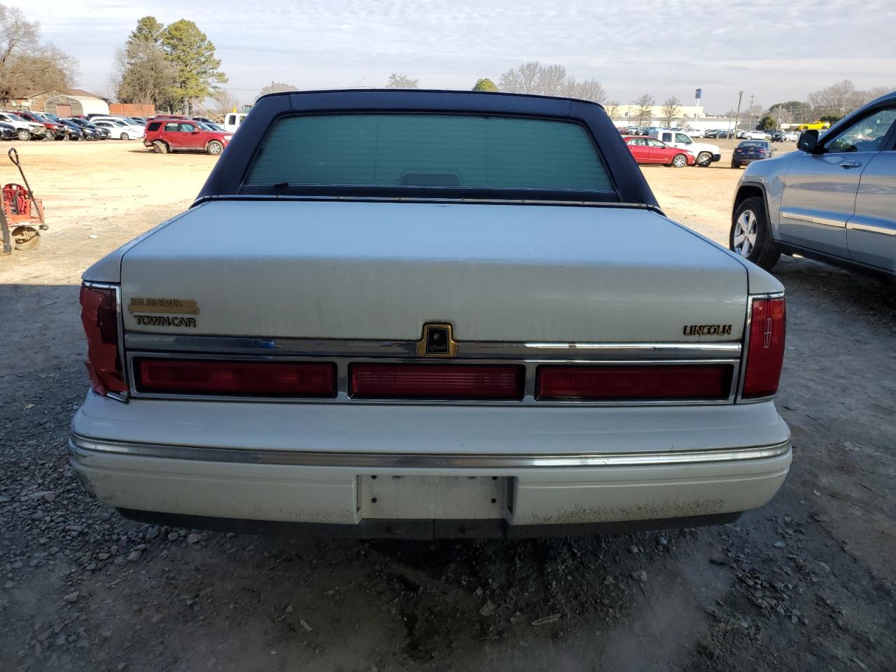 1997 Lincoln Town Car - Image 6