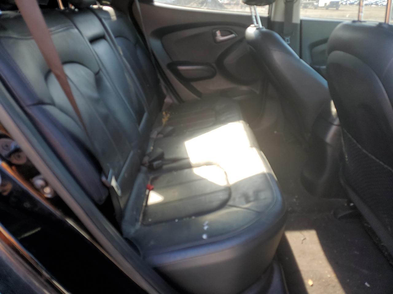 2010 Hyundai Tucson - Image 11