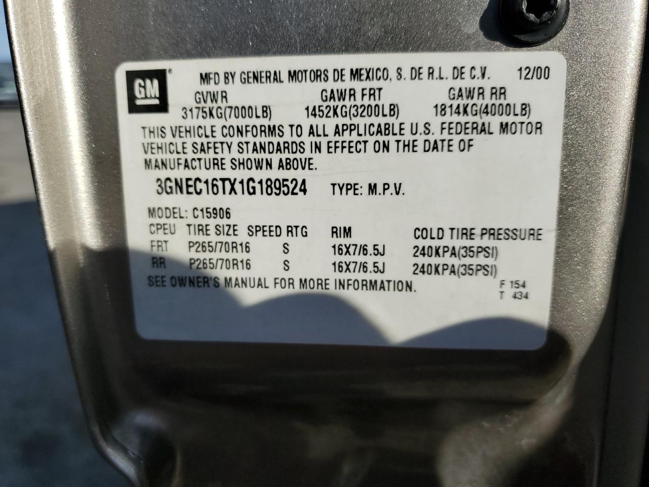 2001 Chevrolet Suburban - Image 13