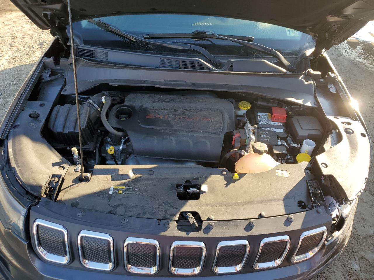 2022 Jeep Compass - Image 12