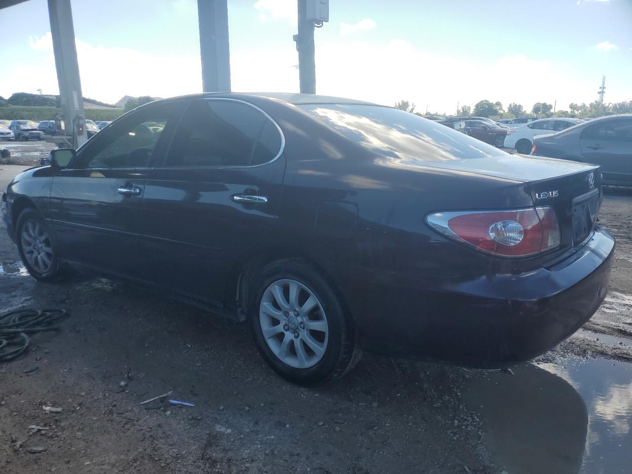 2004 Lexus ES - Image 2
