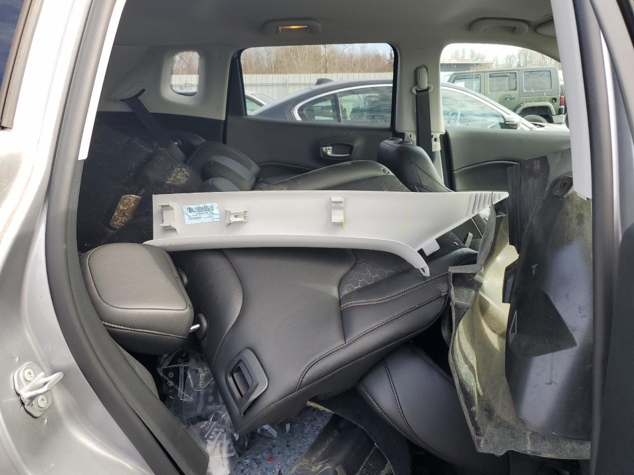 2018 Jeep Compass - Image 11