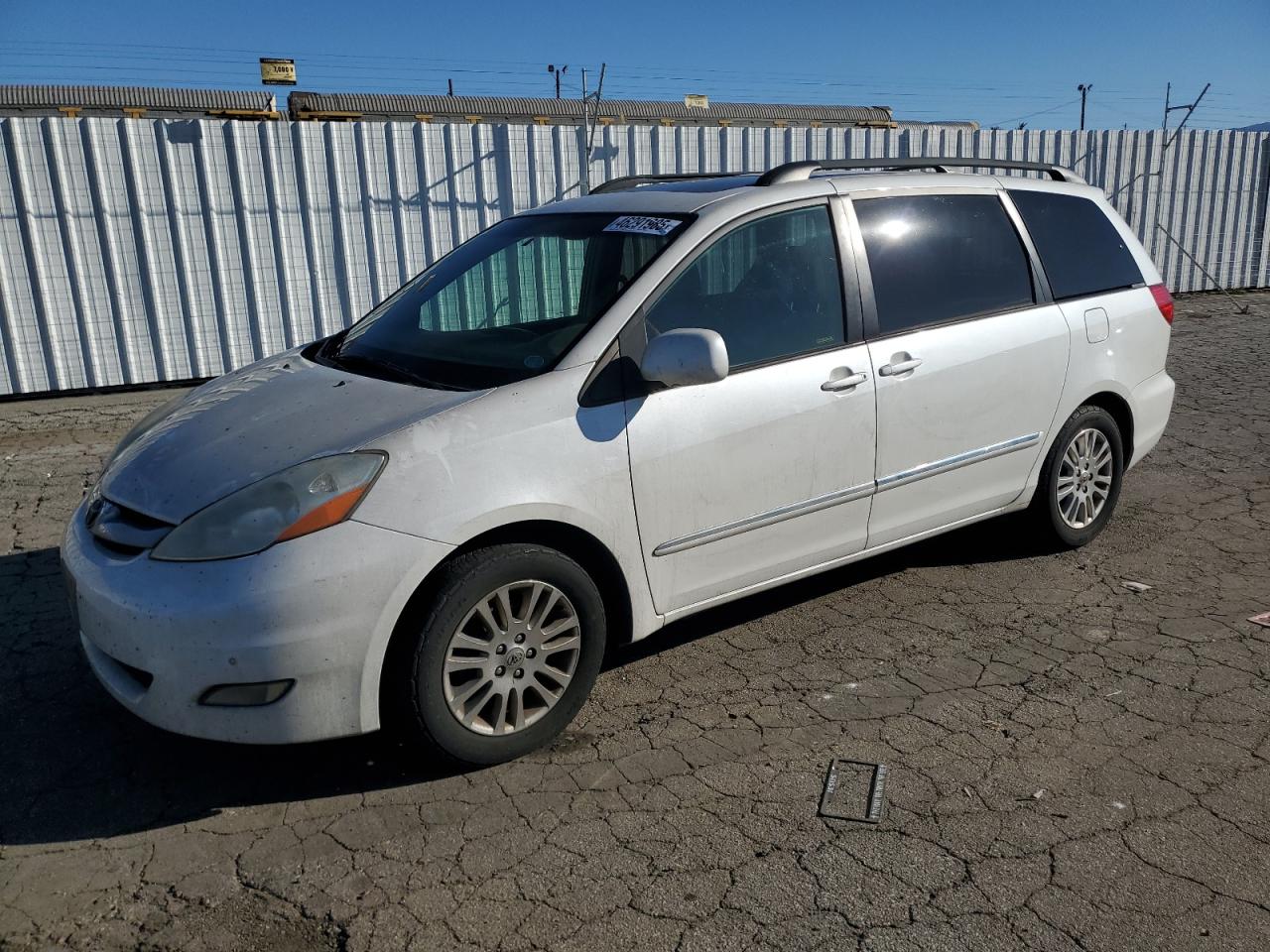 2010 Toyota Sienna - Image 1