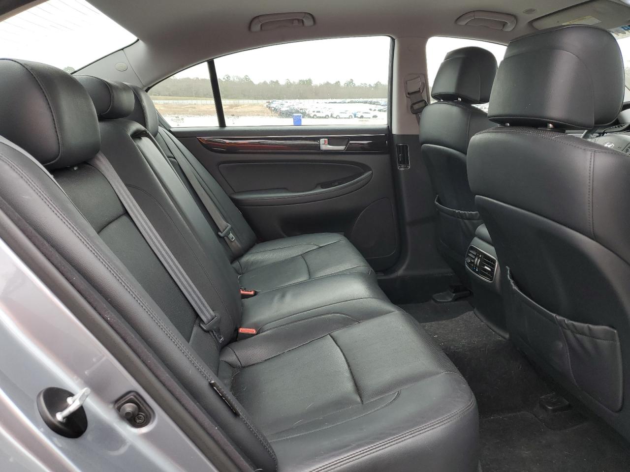 2014 Hyundai Genesis - Image 10