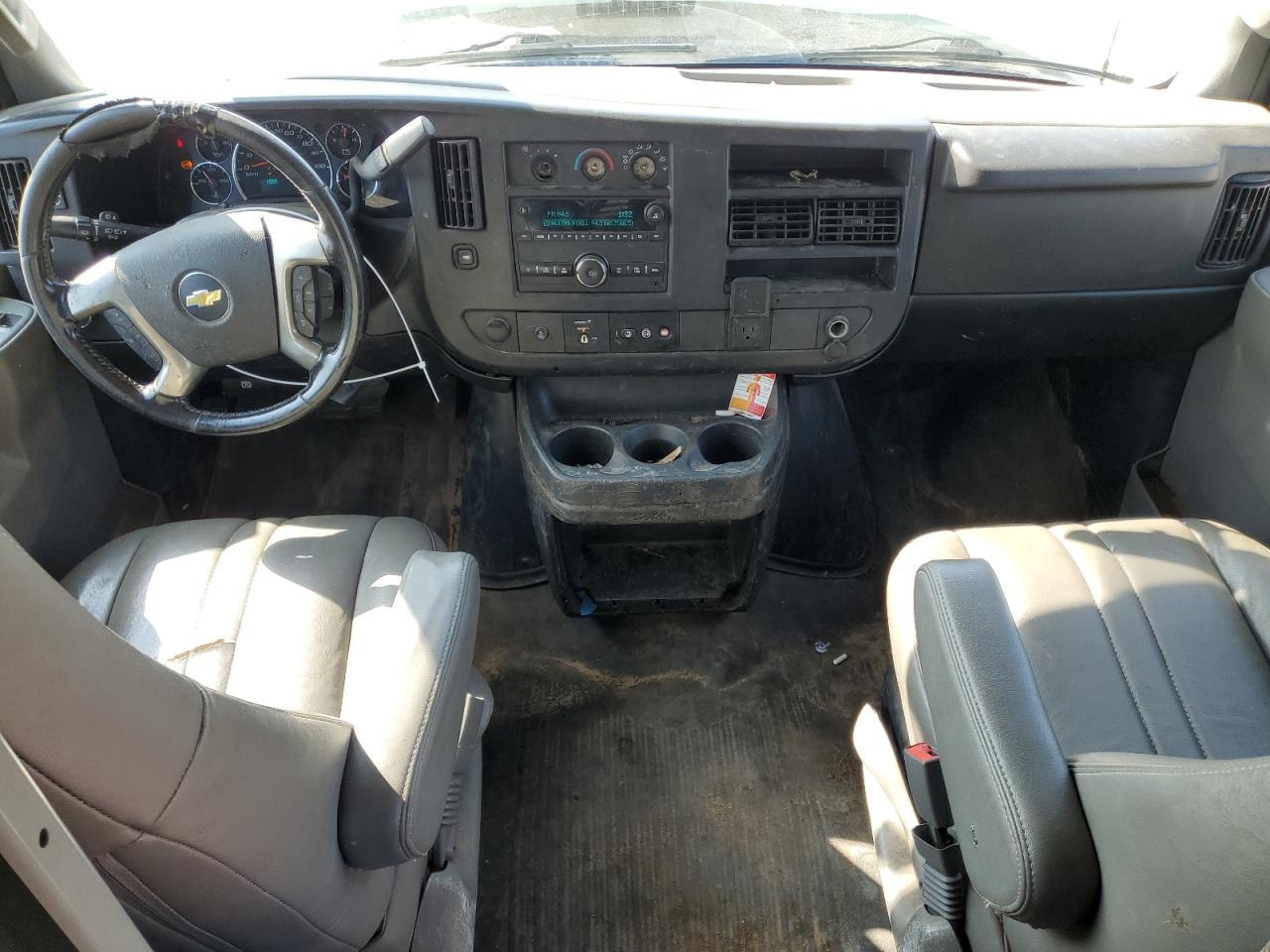 2017 Chevrolet Express - Image 8