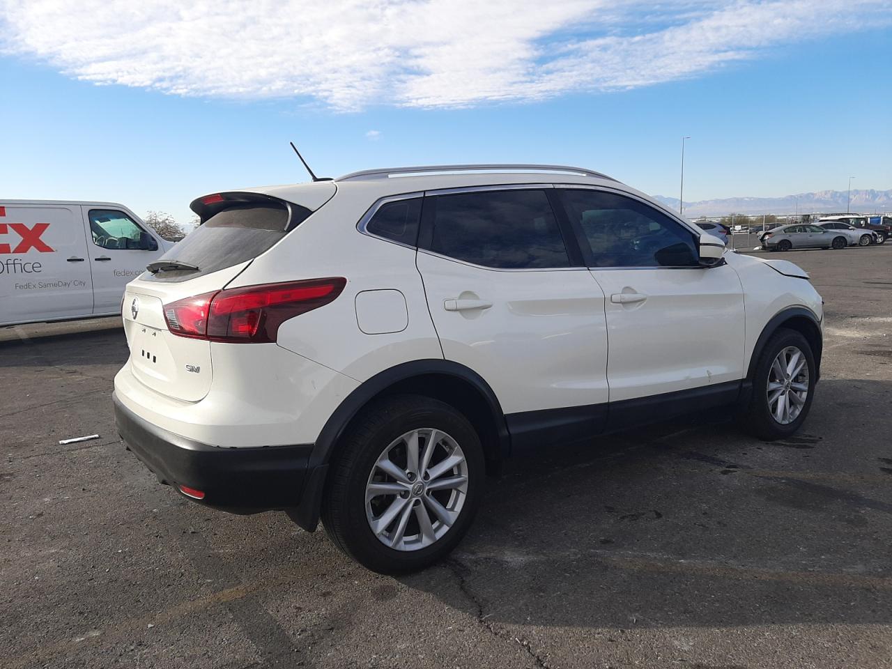 2018 Nissan Rogue - Image 3