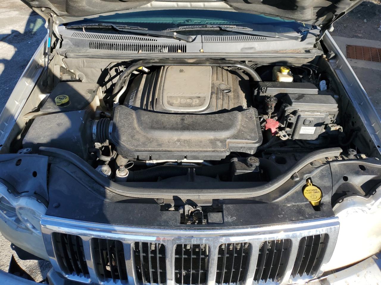 2005 Jeep Grand Cherokee - Image 12