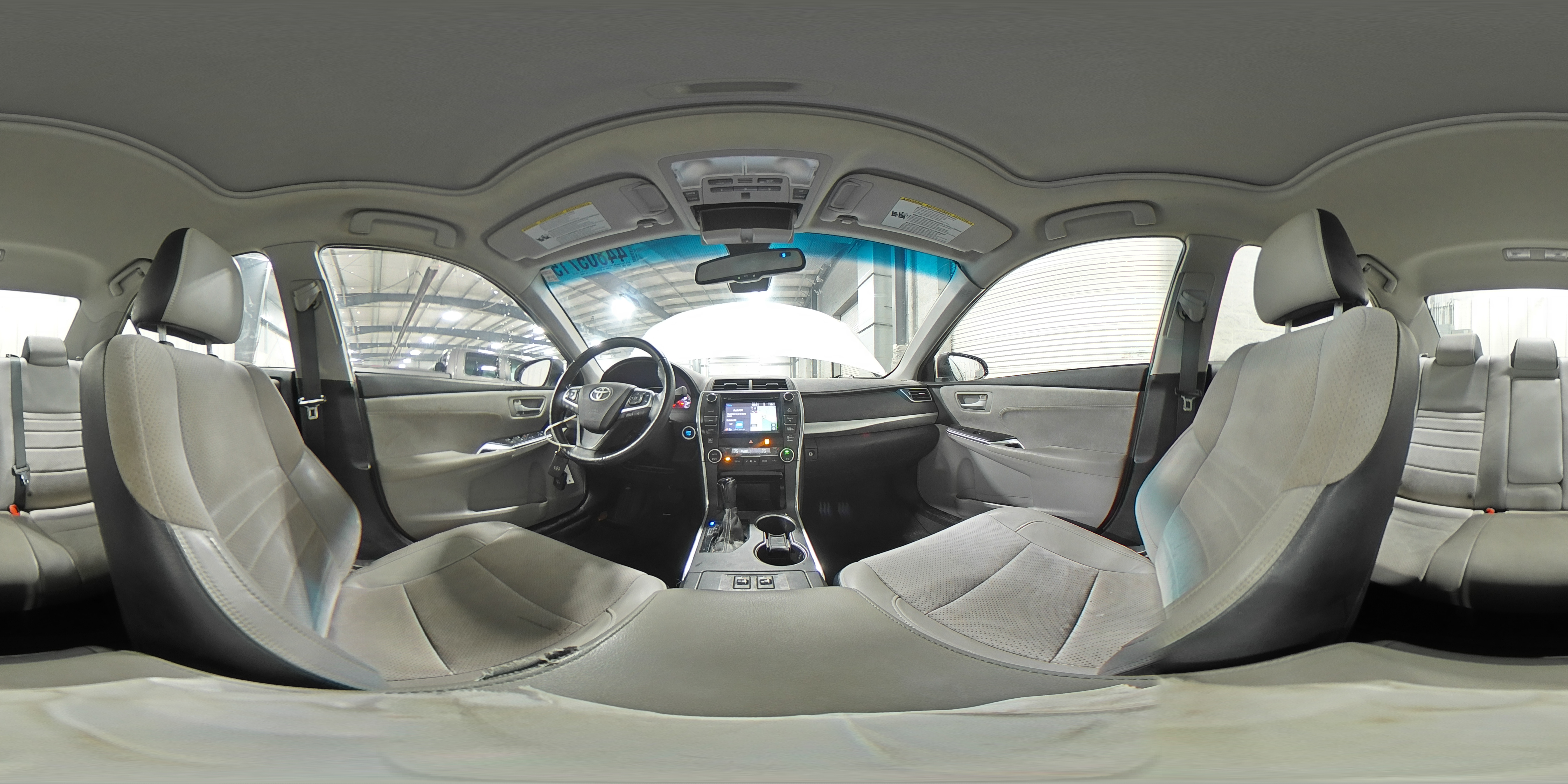 2015 Toyota Camry - Image 14