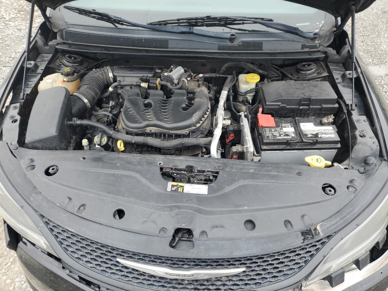 2015 Chrysler 200 - Image 13