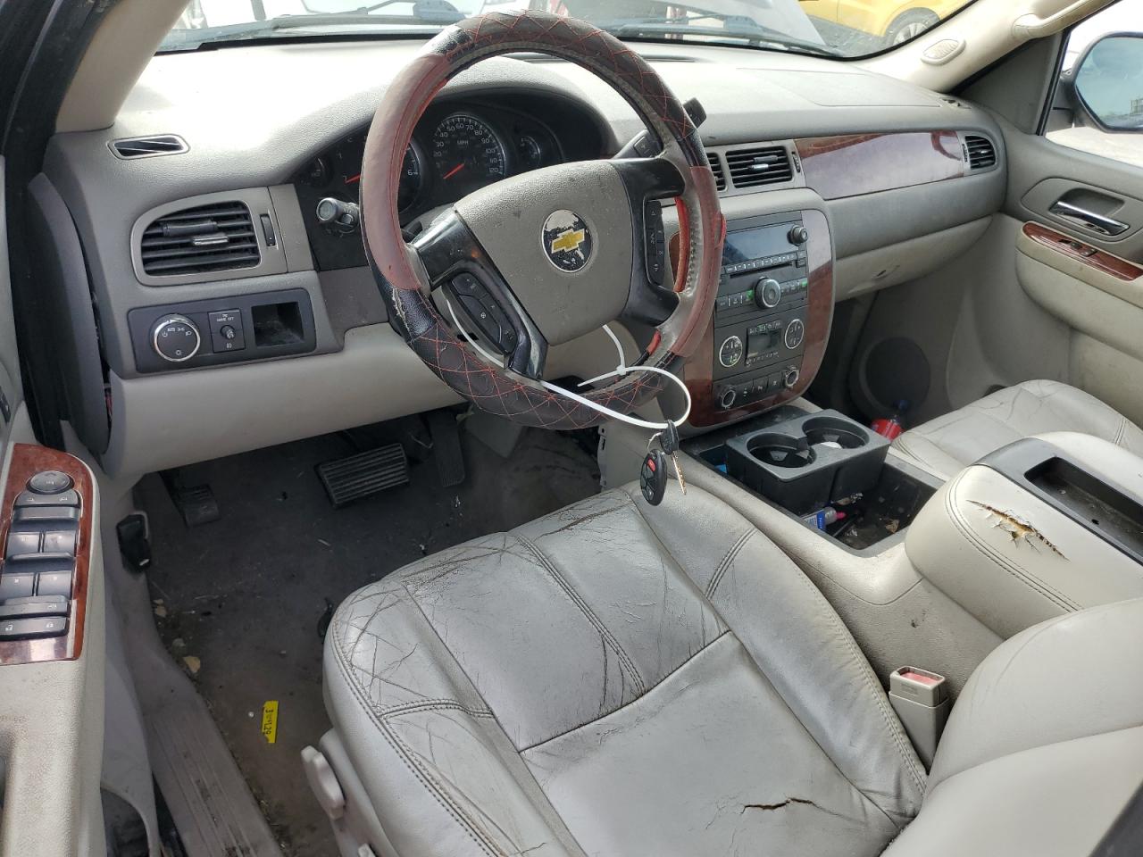 2010 Chevrolet Suburban - Image 8