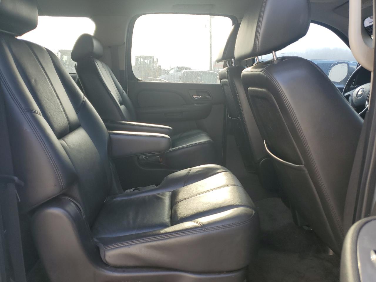 2008 Chevrolet Suburban - Image 11