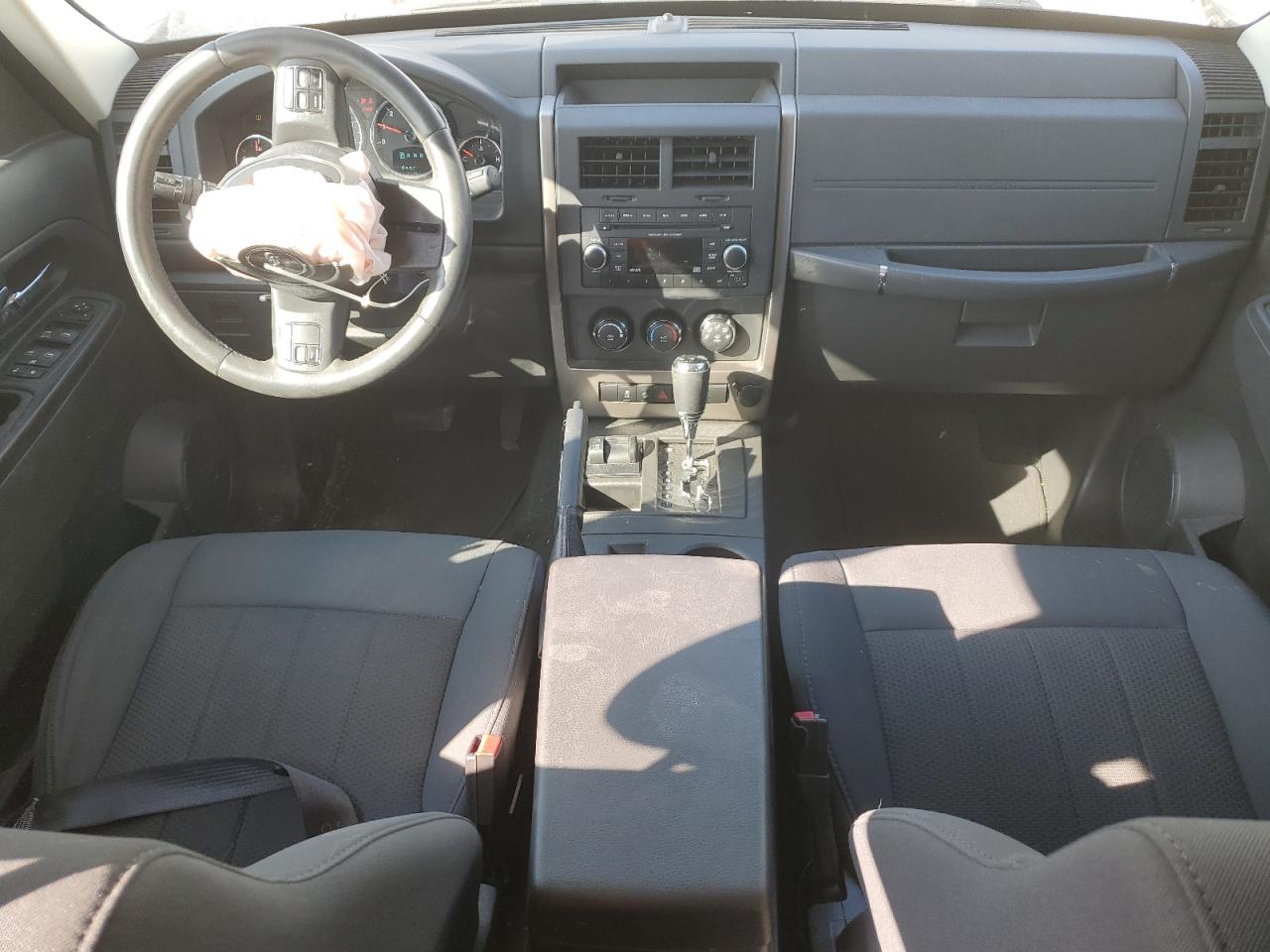 2012 Jeep Liberty (North America) - Image 8