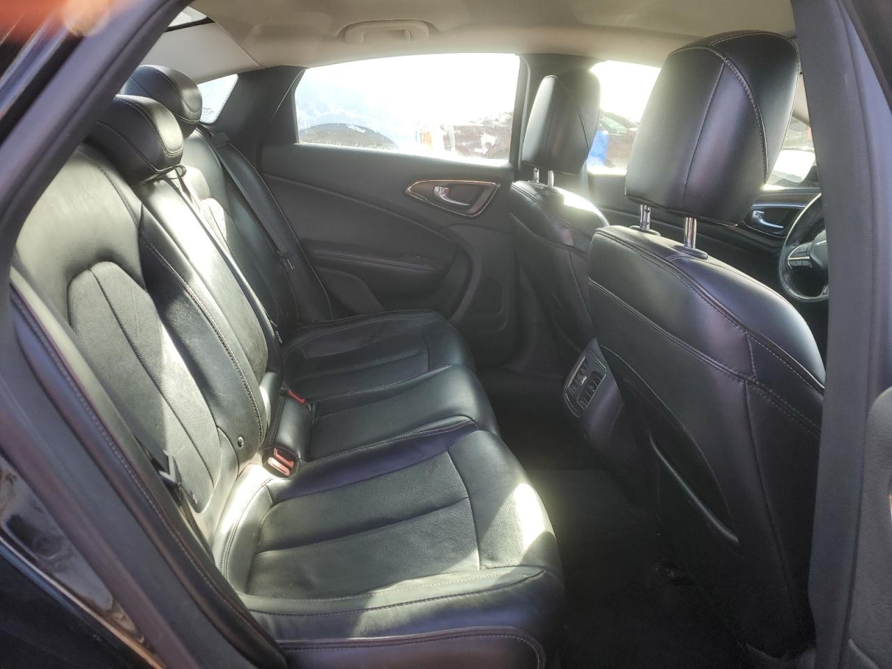 2015 Chrysler 200 - Image 10