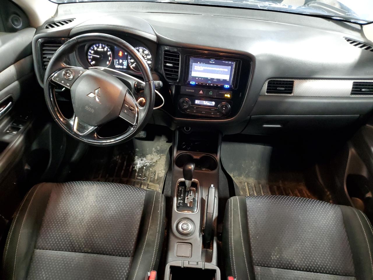 2016 Mitsubishi Outlander - Image 8