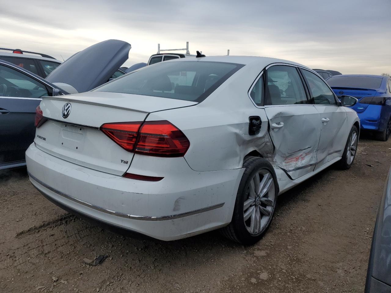 2016 Volkswagen Passat - Image 3