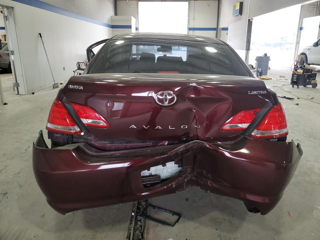 2006 Toyota Avalon - Image 6