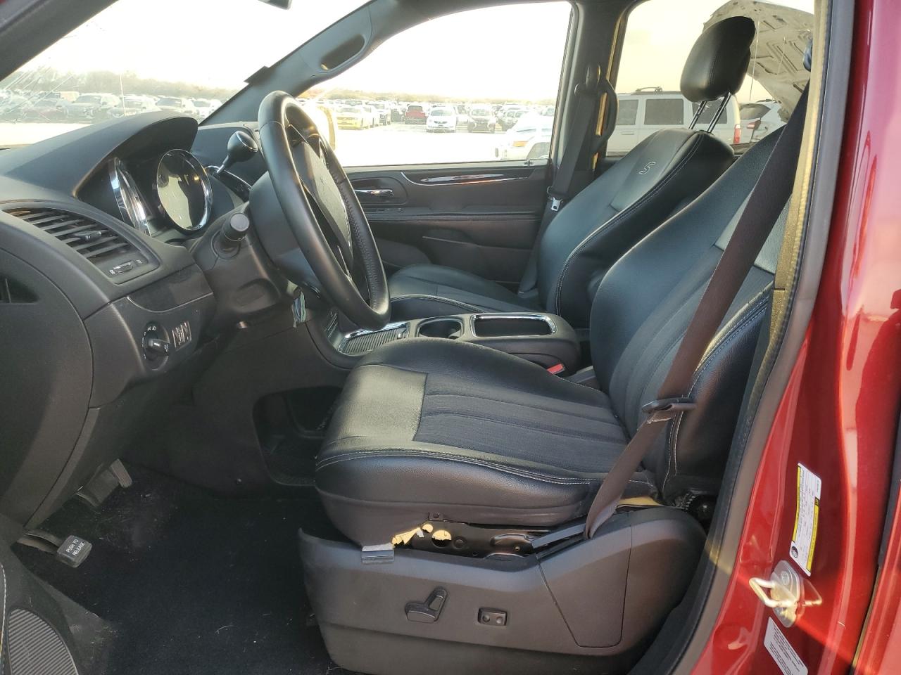 2015 Chrysler Town & Country - Image 7