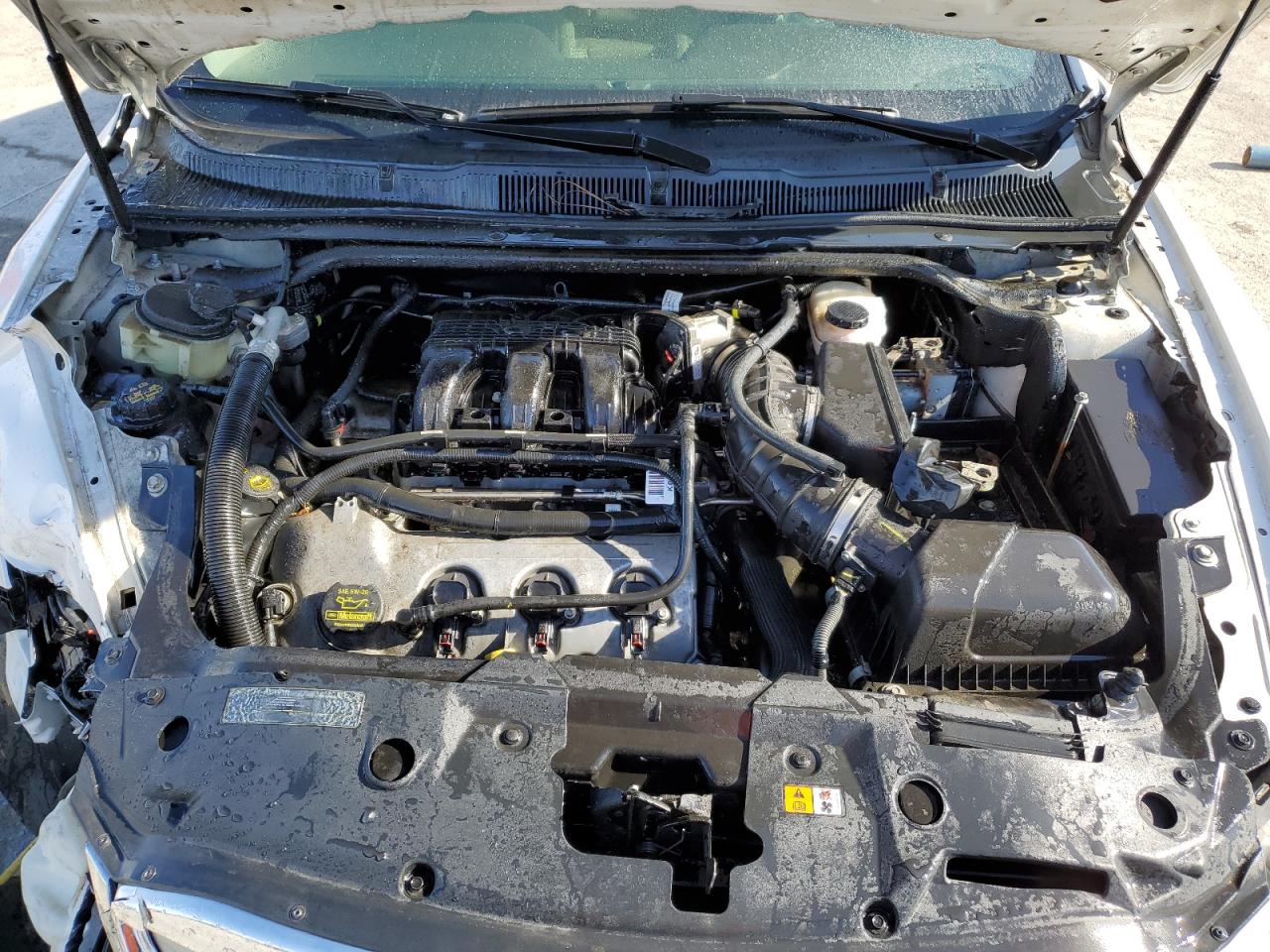 2011 Ford Taurus - Image 11