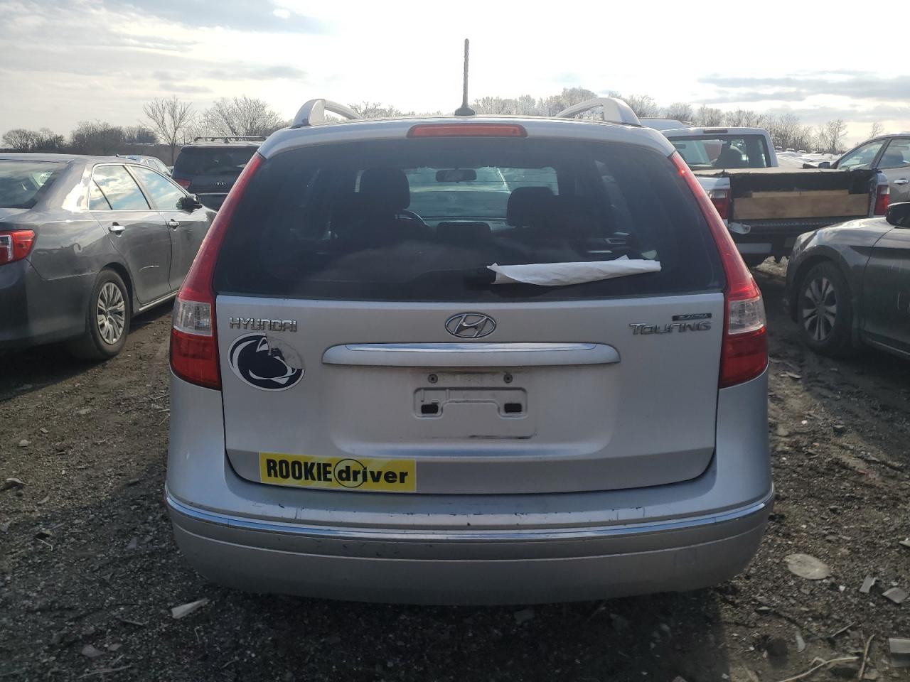 2011 Hyundai Elantra - Image 6