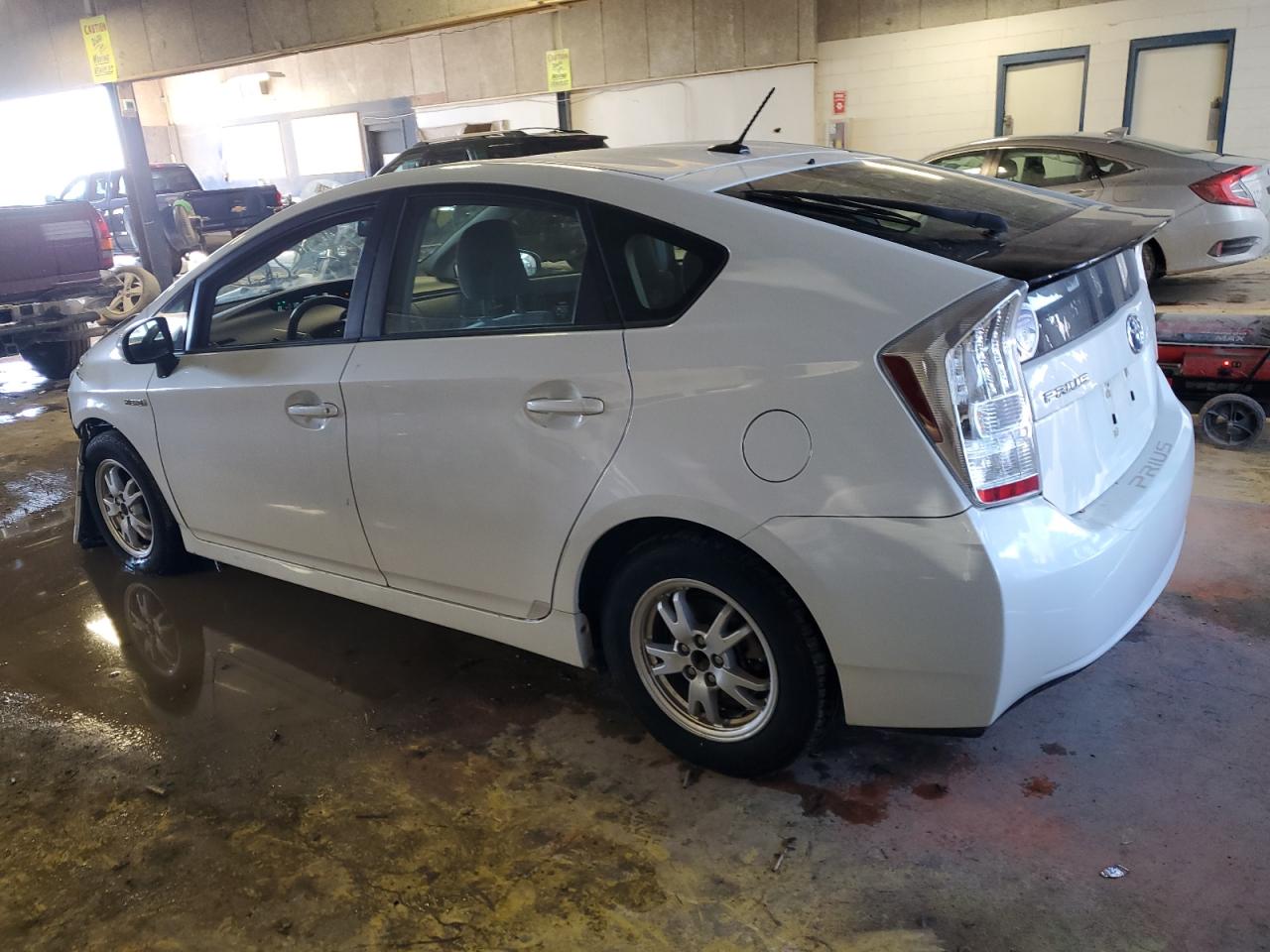 2010 Toyota Prius - Image 2