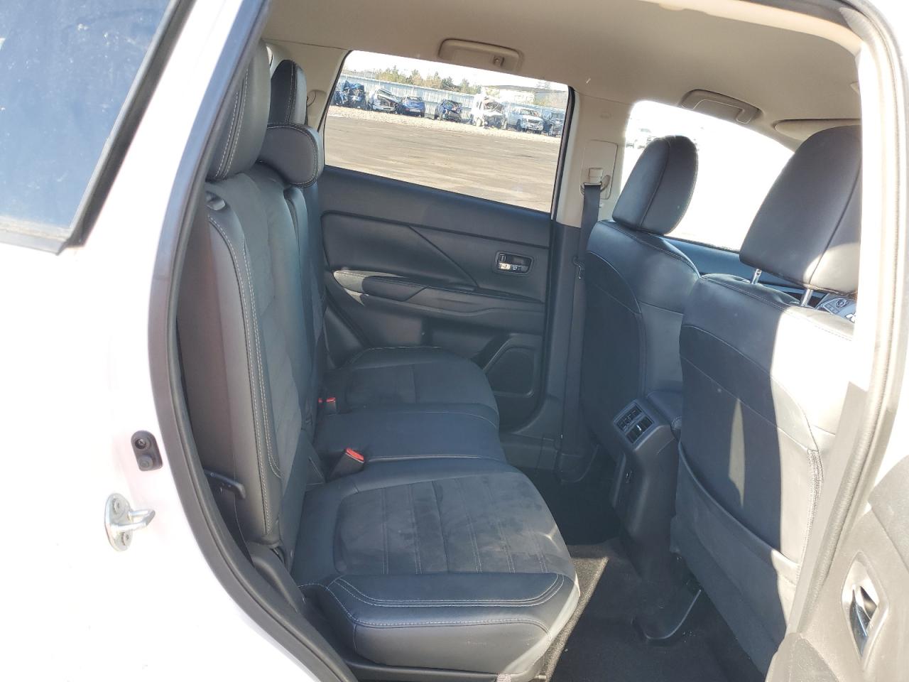 2019 Mitsubishi Outlander - Image 11