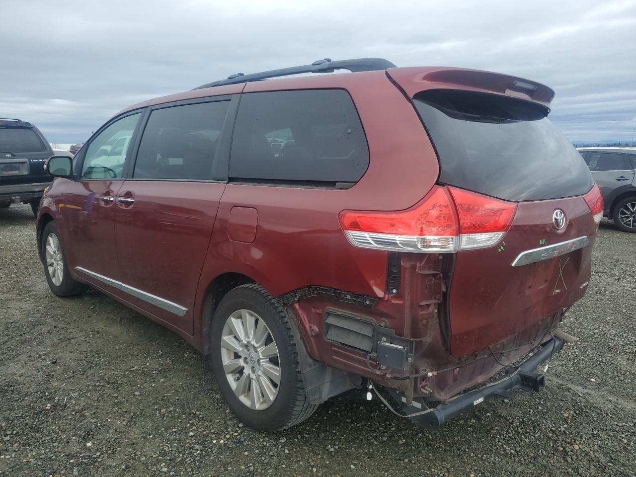 2013 Toyota Sienna - Image 2