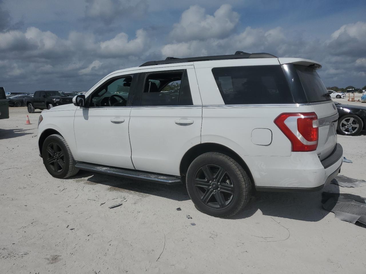 2021 Ford Expedition - Image 2