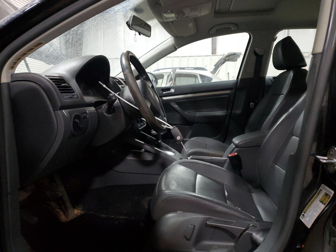 2009 Volkswagen Jetta - Image 7
