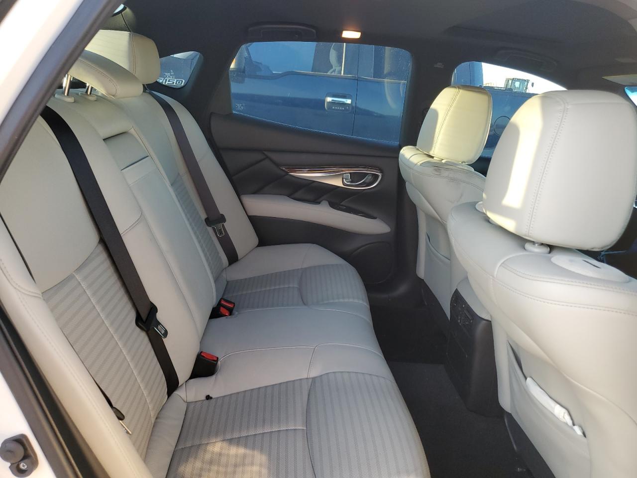 2019 Infiniti Q70 - Image 10