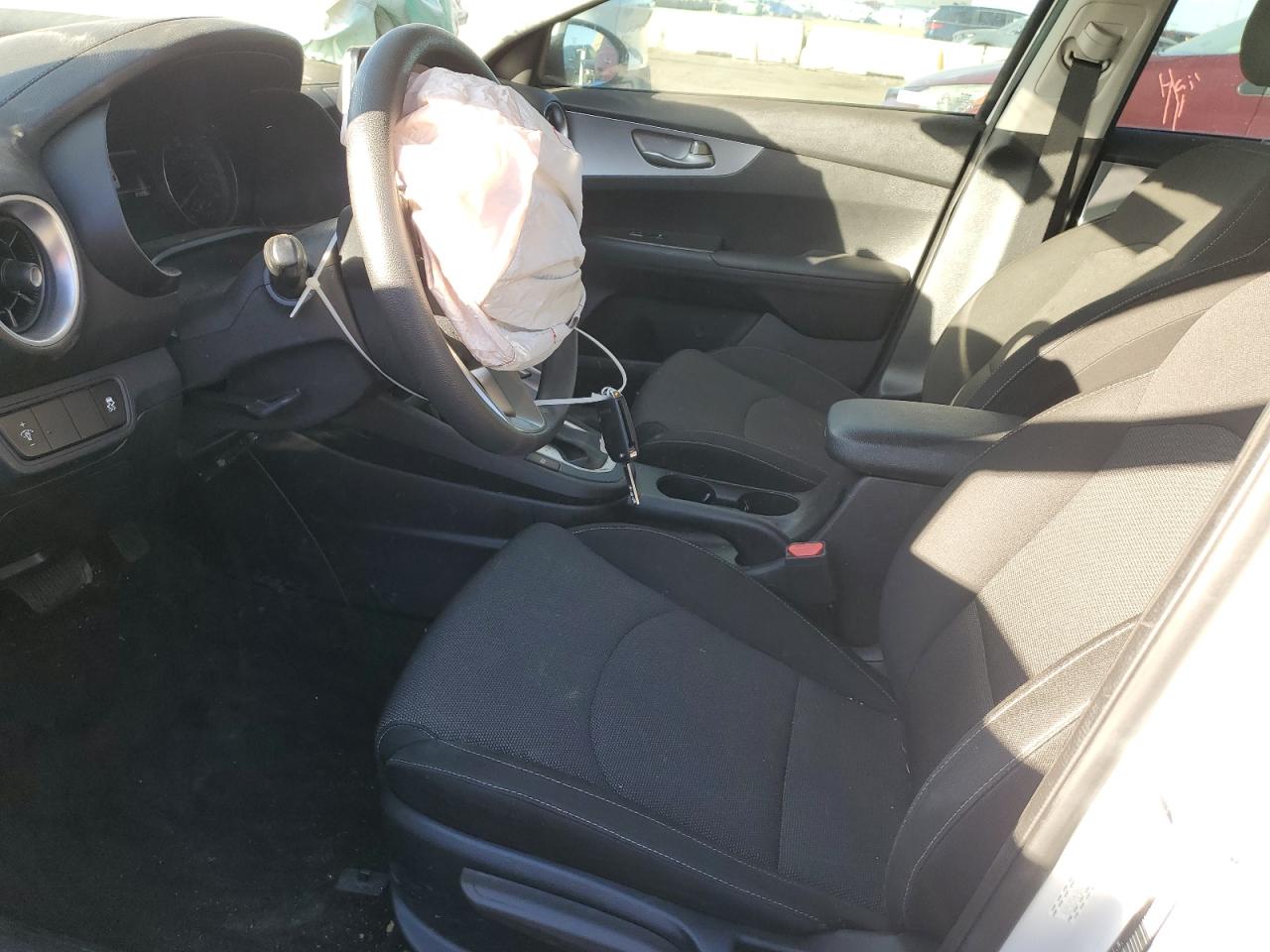 2022 Kia Forte - Image 7