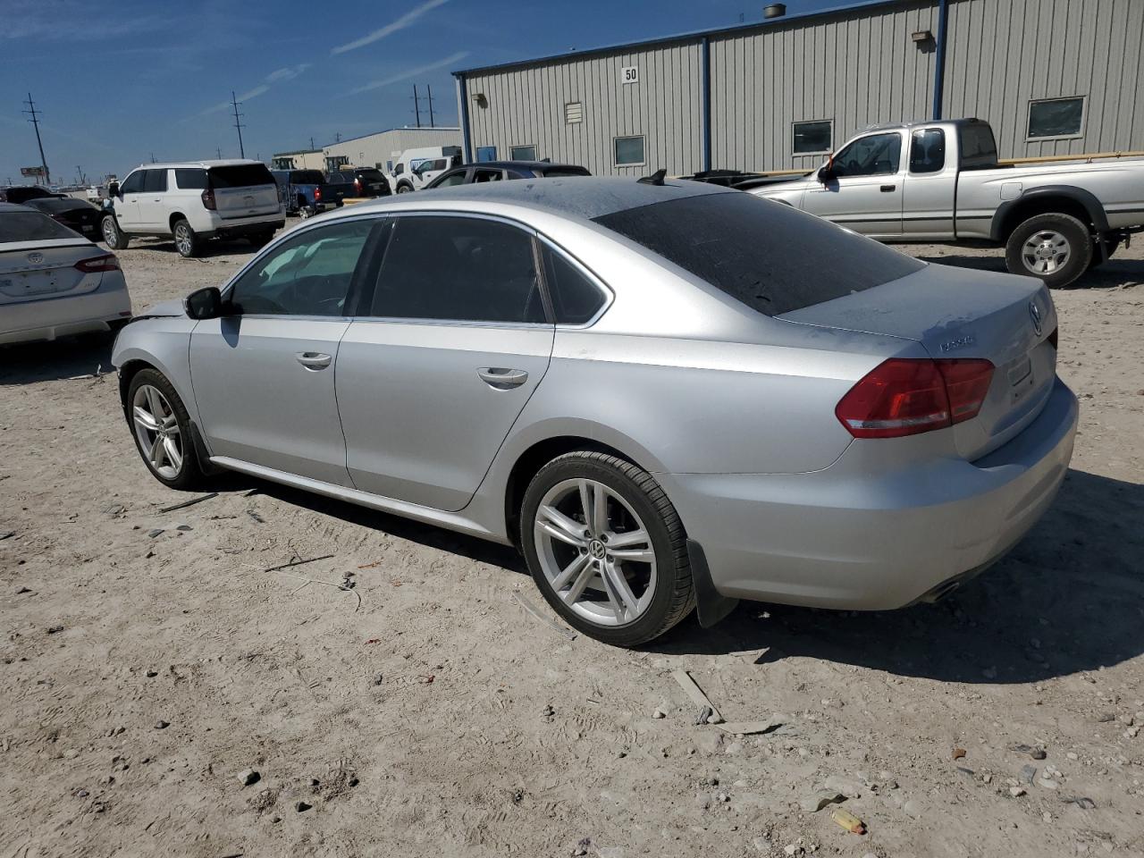 2014 Volkswagen Passat - Image 2