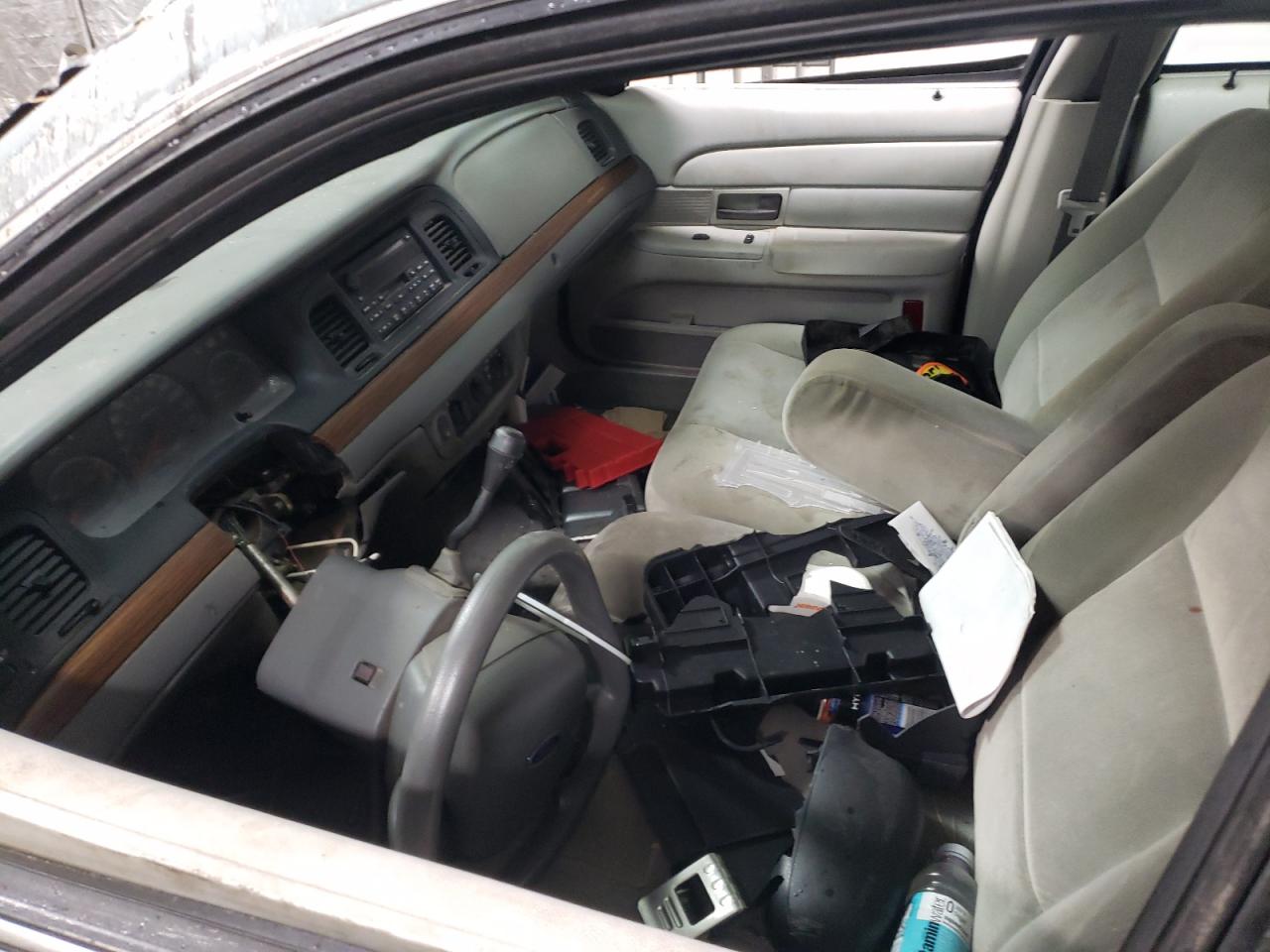 2005 Ford Crown Victoria - Image 7