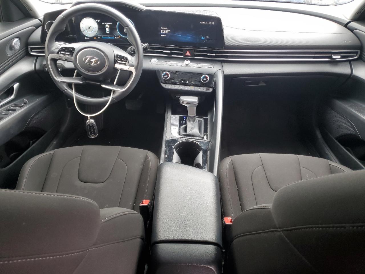 2023 Hyundai Elantra - Image 8