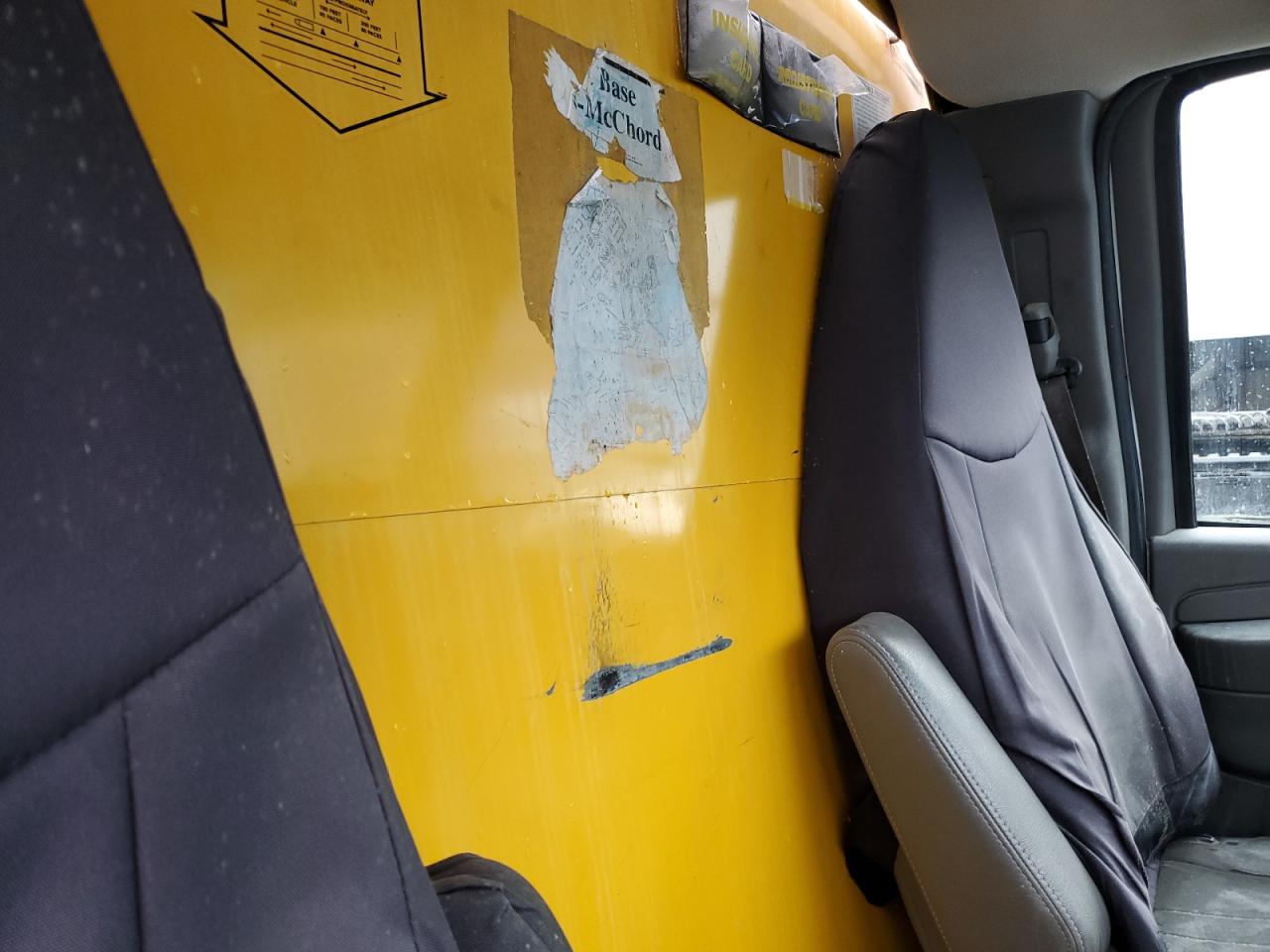 2011 GMC Savana - Image 10