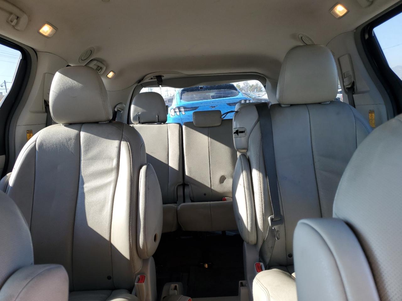 2014 Toyota Sienna - Image 10