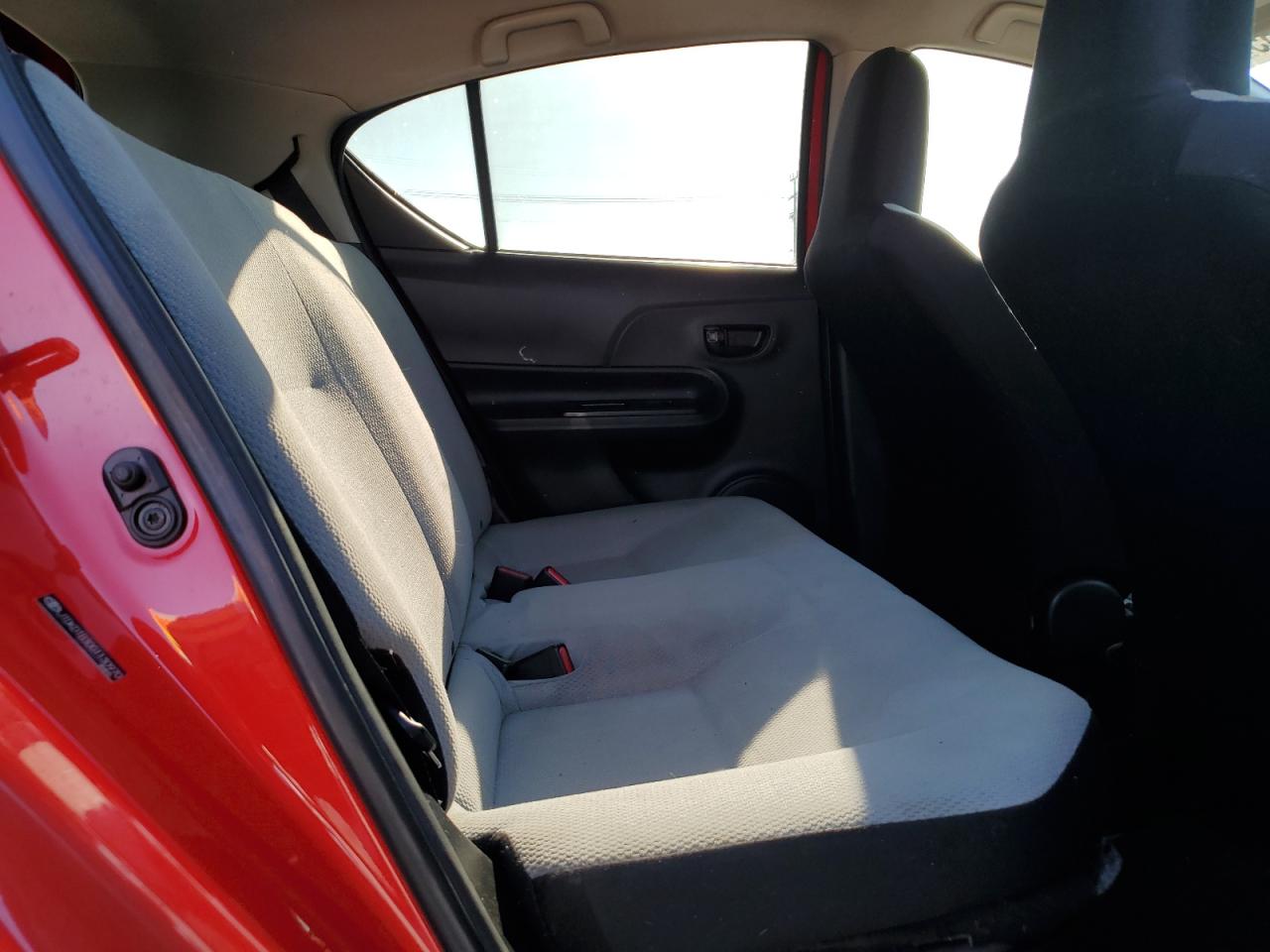 2016 Toyota Prius - Image 11
