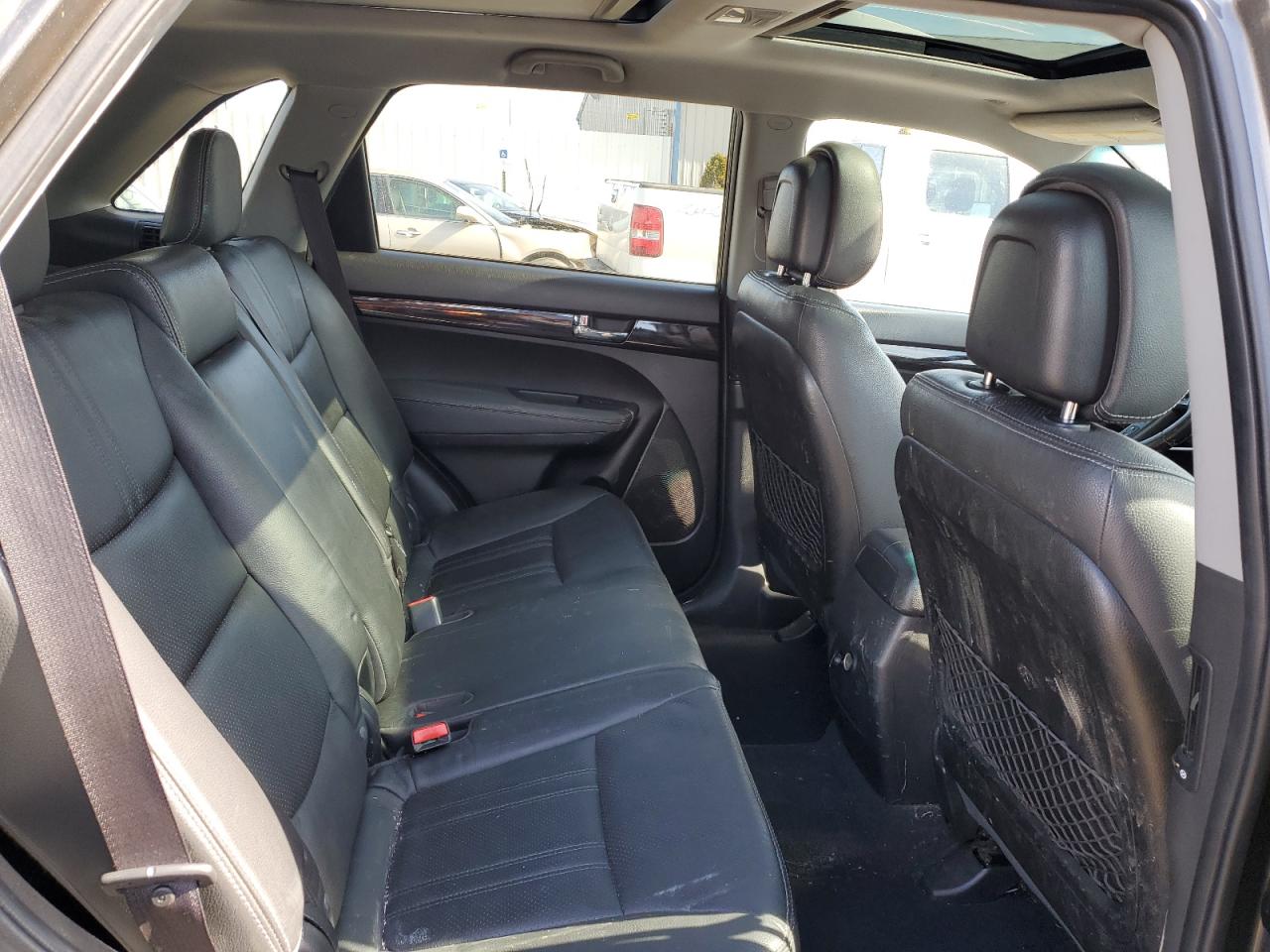 2012 Kia Sorento - Image 11