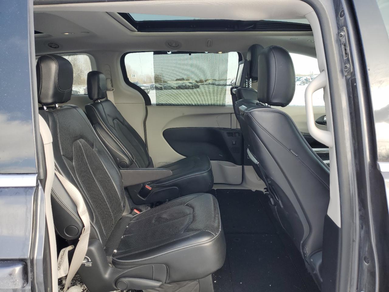 2019 Chrysler Pacifica - Image 11