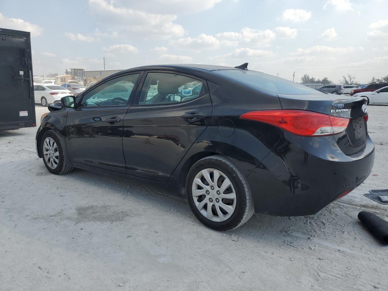 2013 Hyundai Elantra - Image 2