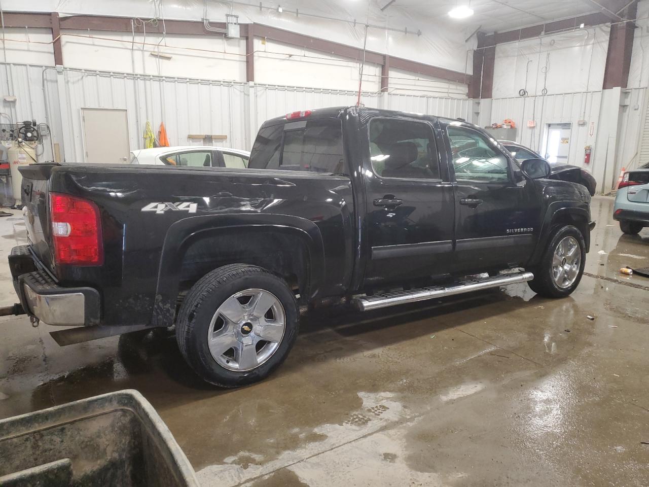 2011 Chevrolet Silverado - Image 3
