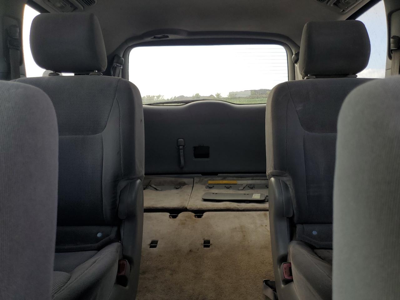 2005 Toyota Sienna - Image 10