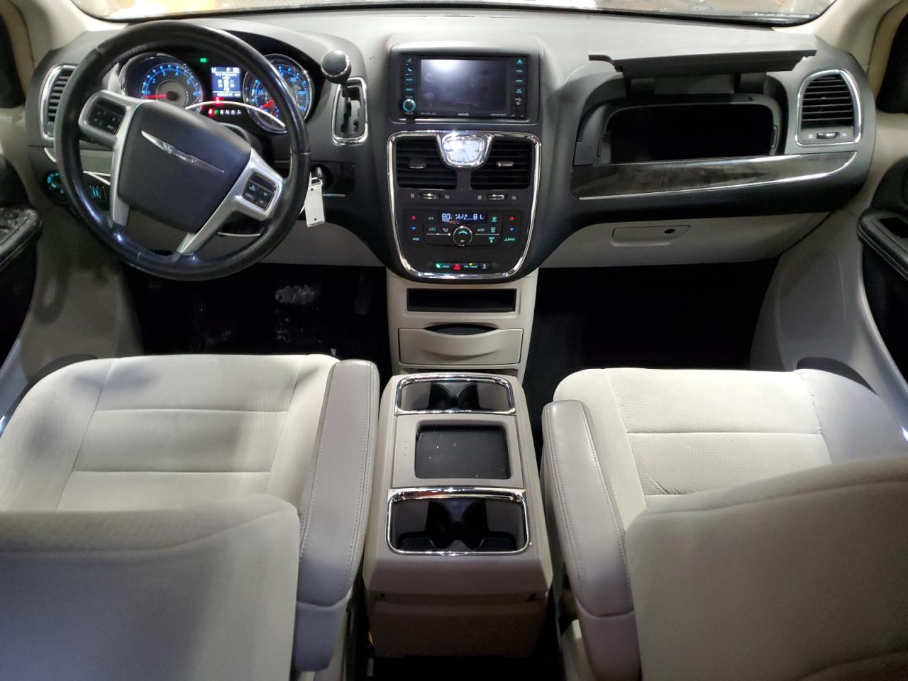 2011 Chrysler Town & Country - Image 8