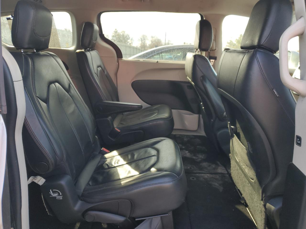 2017 Chrysler Pacifica - Image 11