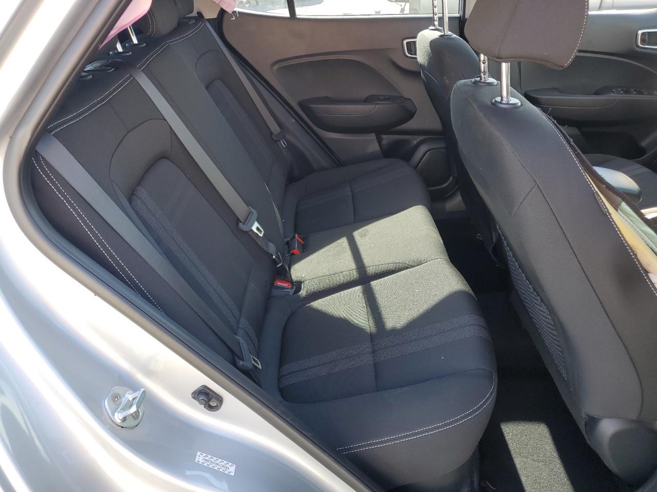 2022 Hyundai Venue - Image 11