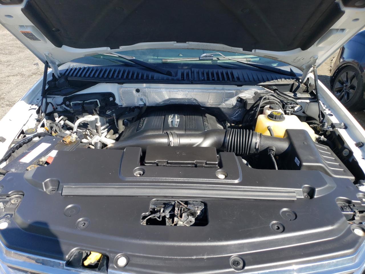 2015 Lincoln Navigator - Image 11