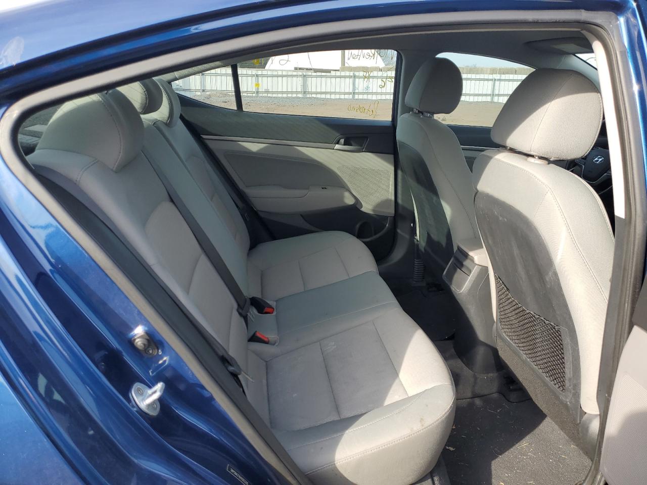 2017 Hyundai Elantra - Image 10