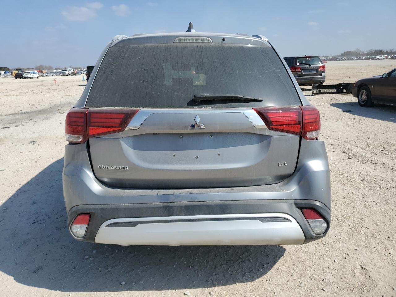 2020 Mitsubishi Outlander - Image 6